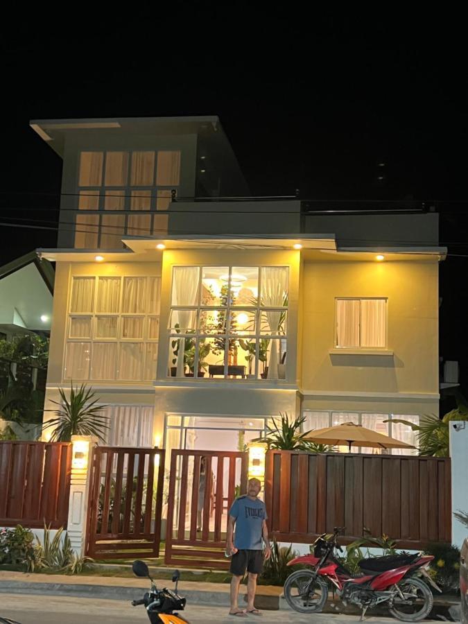 Rich-Vania Suites General Luna  Ngoại thất bức ảnh
